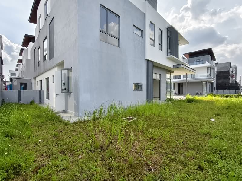 Semi-Detached House for Sale in Shah Alam (Selangor) - Sa'a Nordin - PropertyGuru.com.my