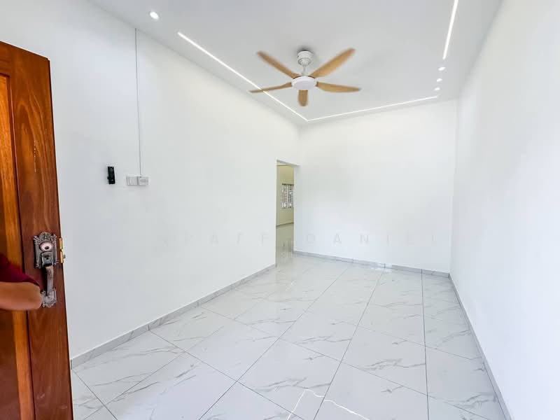 Rumah Teres 1 Tingkat untuk Dijual di Klang (Selangor) - Ashraff Daniel - Living Room - PropertyGuru.com.my