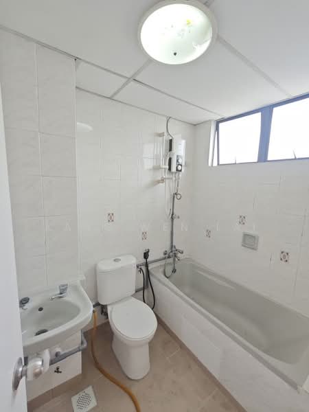 Kondominium untuk Disewa di Villa Angsana - Kang Wen Lai - Bathroom - PropertyGuru.com.my