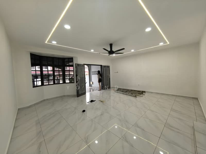 Rumah Teres 2 Tingkat untuk Dijual di Taman Ungku Tun Aminah (Skudai) - Yoland . - Living Room - PropertyGuru.com.my