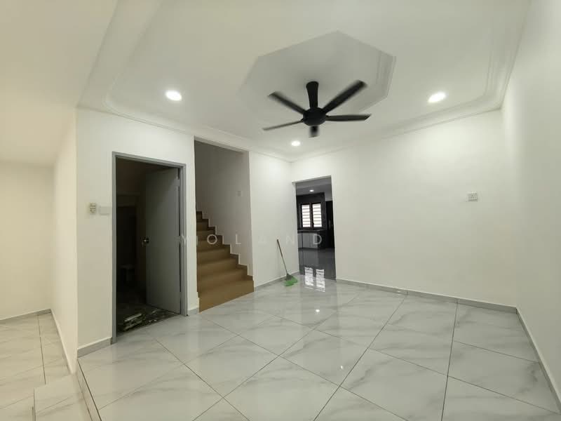 Rumah Teres 2 Tingkat untuk Dijual di Taman Ungku Tun Aminah (Skudai) - Yoland . - Living Room - PropertyGuru.com.my