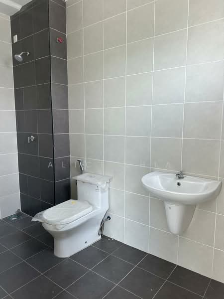 2-storey Terraced House for Sale in Pasir Gudang (Johor) - Alice Chia - Bathroom - PropertyGuru.com.my
