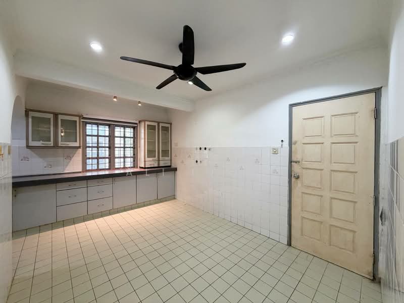 Rumah Teres 2 Tingkat untuk Dijual di Taman Setiawangsa (Setiawangsa) - Ali Idris - Kitchen - PropertyGuru.com.my