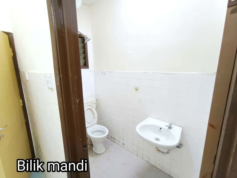Pangsapuri untuk Dijual di Taman Puchong Perdana - Yik Chan - Bathroom - PropertyGuru.com.my