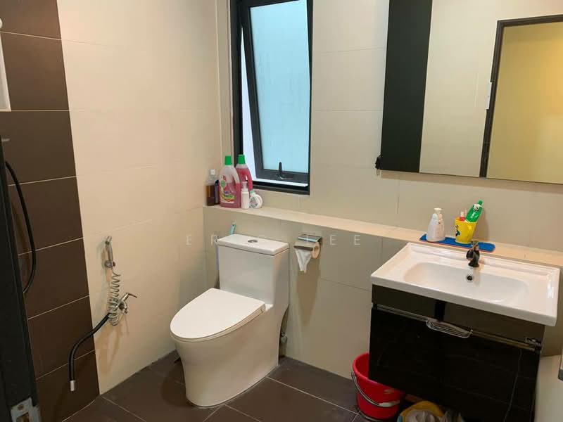 Service Residence for Sale at 8Scape Residence @ Sutera - Eric Lee - Bathroom - PropertyGuru.com.my