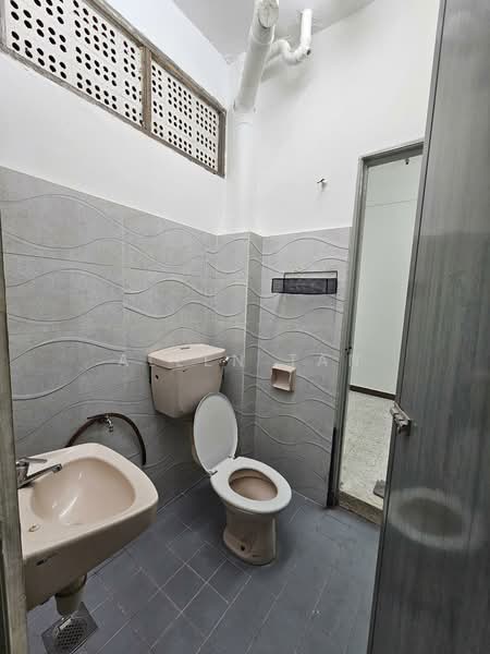 2-storey Terraced House for Rent in Kelana Jaya (Petaling Jaya) - Allen Tan - Bathroom - PropertyGuru.com.my