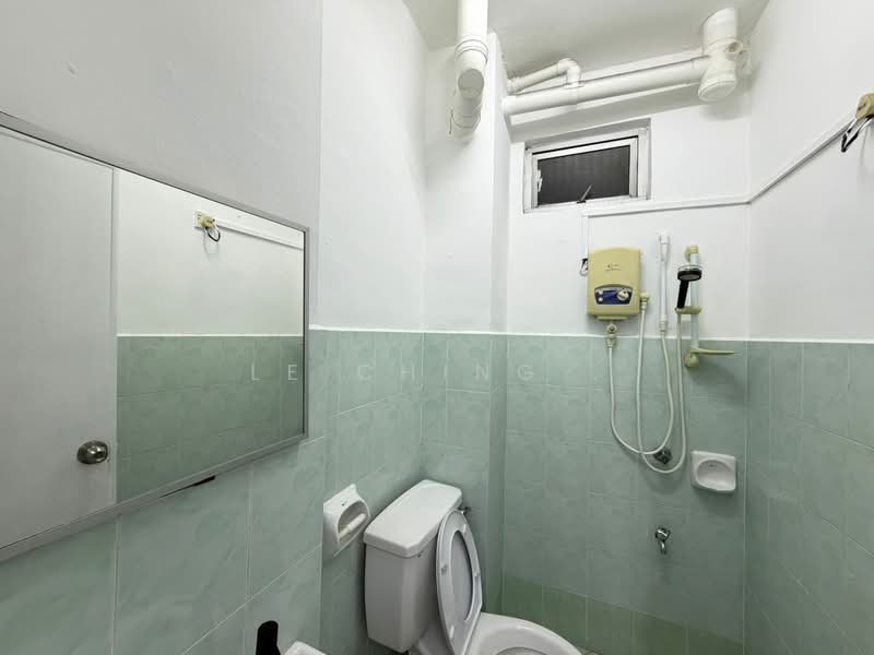 Pangsapuri untuk Disewa di Bayu Puteri 1 - Le Ching . - Bathroom - PropertyGuru.com.my