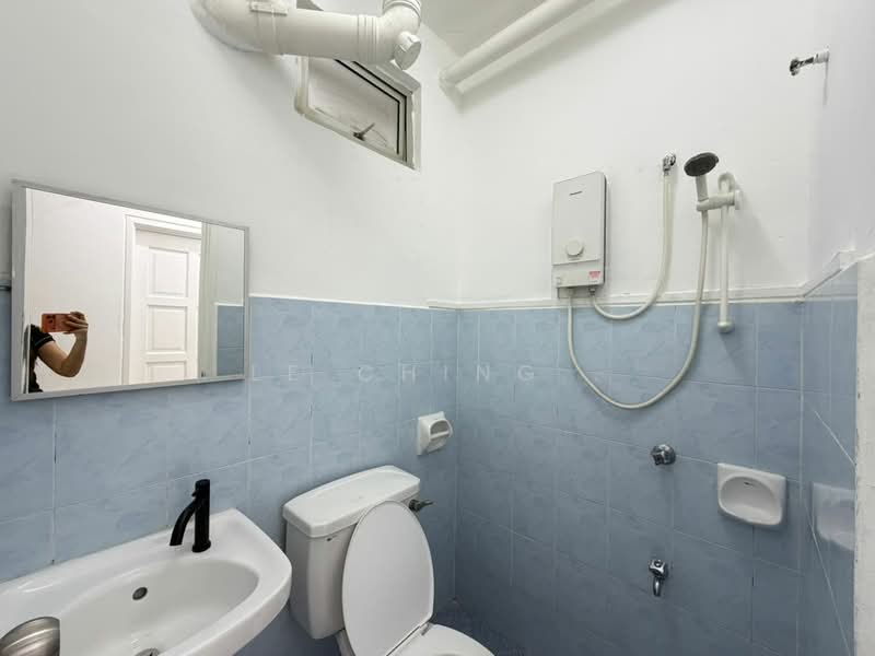 Pangsapuri untuk Disewa di Bayu Puteri 1 - Le Ching . - Bathroom - PropertyGuru.com.my
