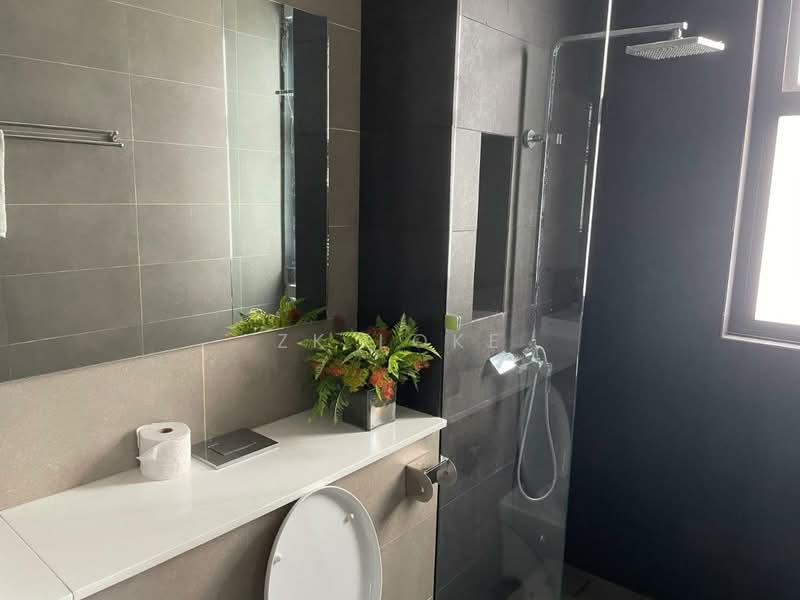 Servis Apartment untuk Dijual di Setia Sky 88 - ZK Loke - Bathroom - PropertyGuru.com.my