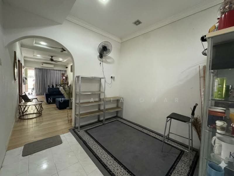 Rumah Teres 1 Tingkat untuk Dijual di Klang (Selangor) - Nur Alia Omar - Living Room - PropertyGuru.com.my