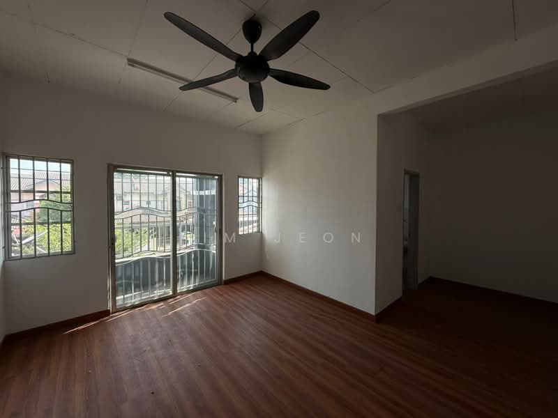 2-storey Terraced House for Sale in Bandar Puteri Klang (Klang) - Lim Jeon - Living Room - PropertyGuru.com.my