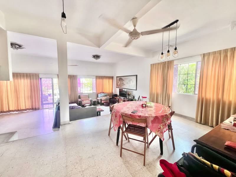 Semi-Detached House for Sale in Taman Lucky (Bangsar) - Shalini Kantan - Living Room - PropertyGuru.com.my