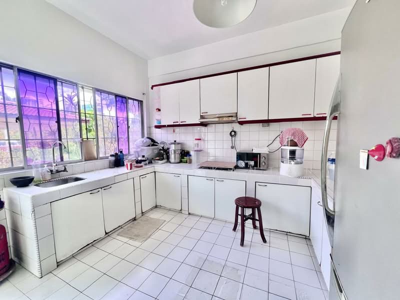 Semi-Detached House for Sale in Taman Lucky (Bangsar) - Shalini Kantan - Kitchen - PropertyGuru.com.my