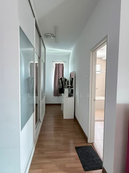 walk in wardrobe