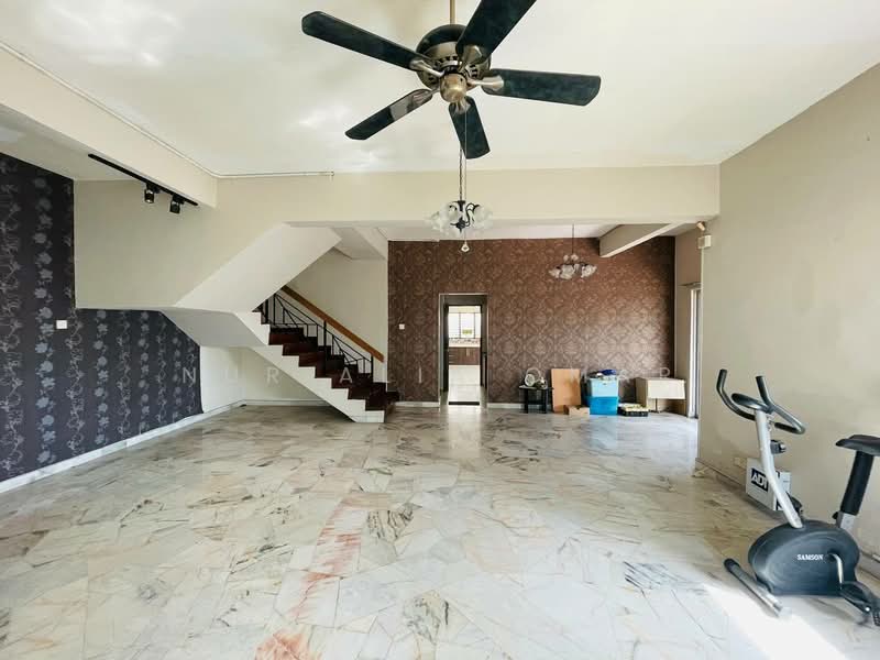 Rumah Teres 2 Tingkat untuk Dijual di Shah Alam (Selangor) - Nur Alia Omar - Living Room - PropertyGuru.com.my