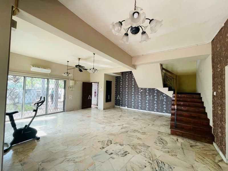 Rumah Teres 2 Tingkat untuk Dijual di Shah Alam (Selangor) - Nur Alia Omar - Living Room - PropertyGuru.com.my