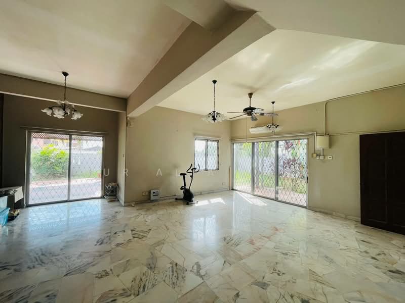 Rumah Teres 2 Tingkat untuk Dijual di Shah Alam (Selangor) - Nur Alia Omar - Living Room - PropertyGuru.com.my