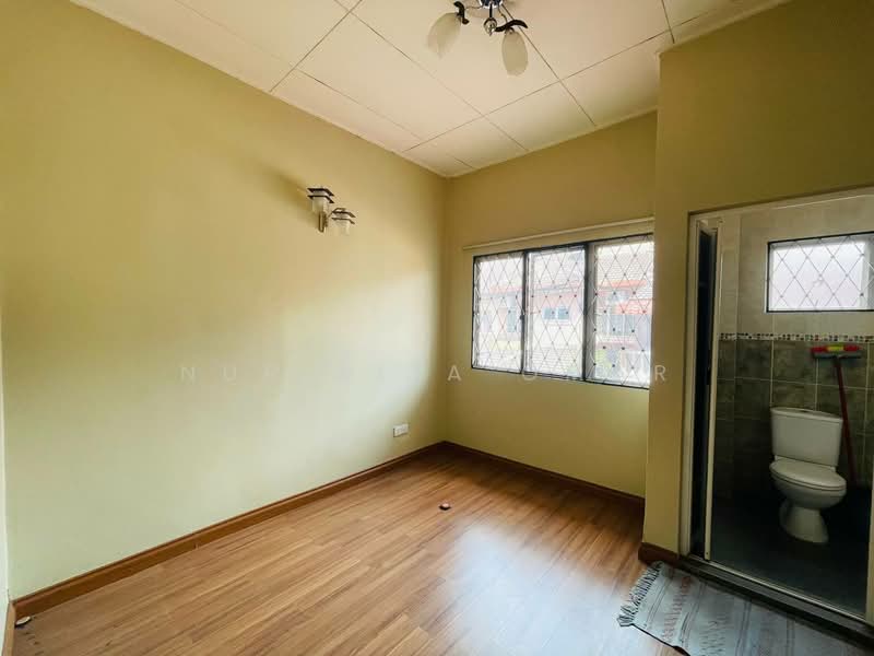 Rumah Teres 2 Tingkat untuk Dijual di Shah Alam (Selangor) - Nur Alia Omar - Bathroom - PropertyGuru.com.my