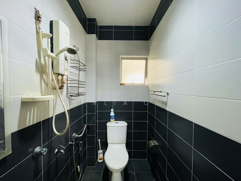 Rumah Teres 2 Tingkat untuk Dijual di Shah Alam (Selangor) - Nur Alia Omar - Bathroom - PropertyGuru.com.my