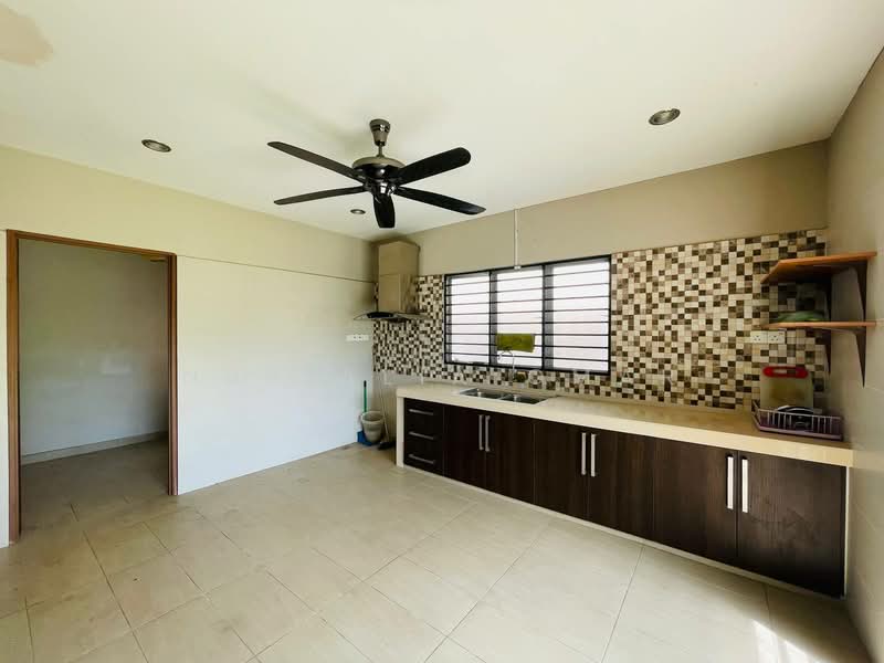 Rumah Teres 2 Tingkat untuk Dijual di Shah Alam (Selangor) - Nur Alia Omar - Kitchen - PropertyGuru.com.my