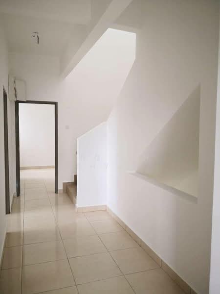 Cluster House for Sale in Taman Mutiara Mas (Skudai) - Ong Lih Shyan - Corridor - PropertyGuru.com.my