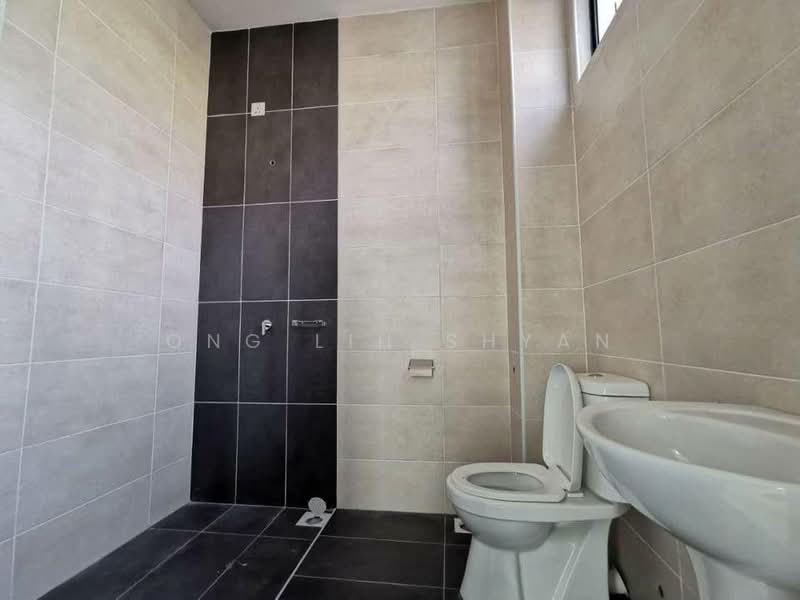 Cluster House for Sale in Taman Mutiara Mas (Skudai) - Ong Lih Shyan - Bathroom - PropertyGuru.com.my