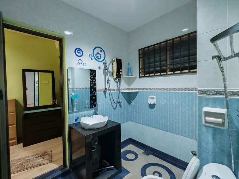 2-storey Terraced House for Rent in Bandar Baru Permas Jaya (Permas Jaya) - Nicholas Low - Bathroom - PropertyGuru.com.my