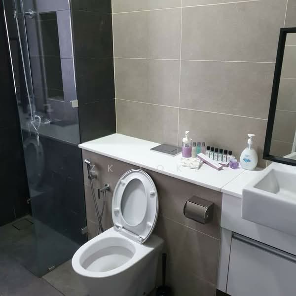 Servis Apartment untuk Dijual di Setia Sky 88 - ZK Loke - Bathroom - PropertyGuru.com.my