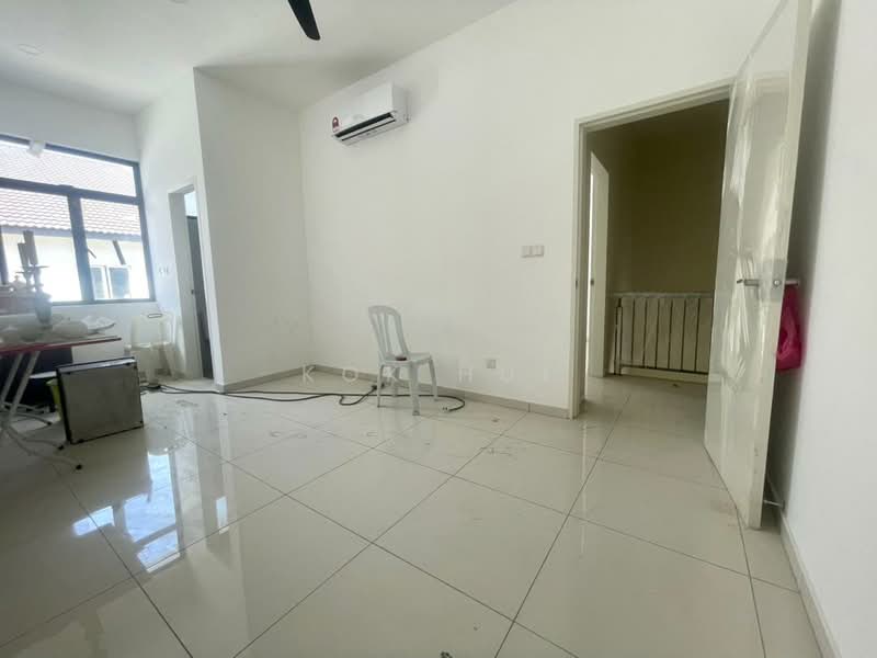 2-storey Terraced House for Sale in Taman Desa Tebrau (Tebrau) - Kok Hui - Living Room - PropertyGuru.com.my
