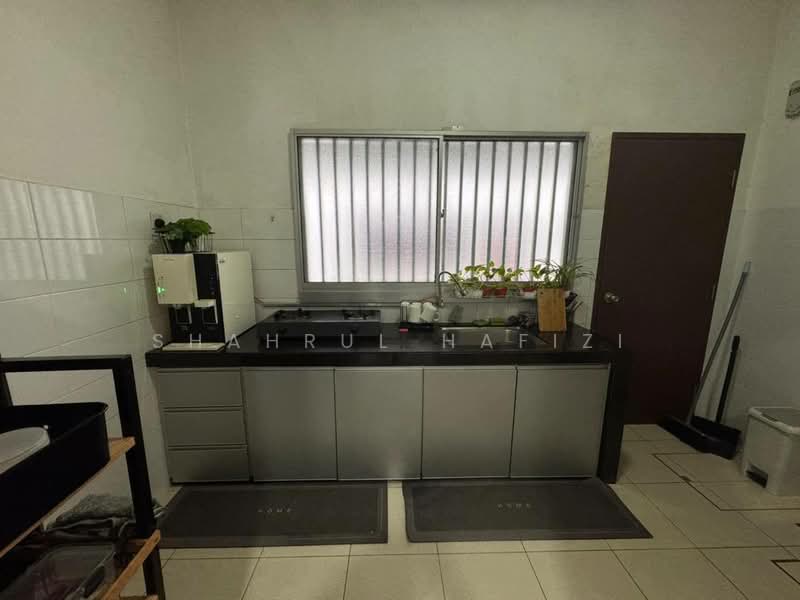 2-storey Terraced House for Sale in Shah Alam (Selangor) - Shahrul Hafizi - Kitchen - PropertyGuru.com.my