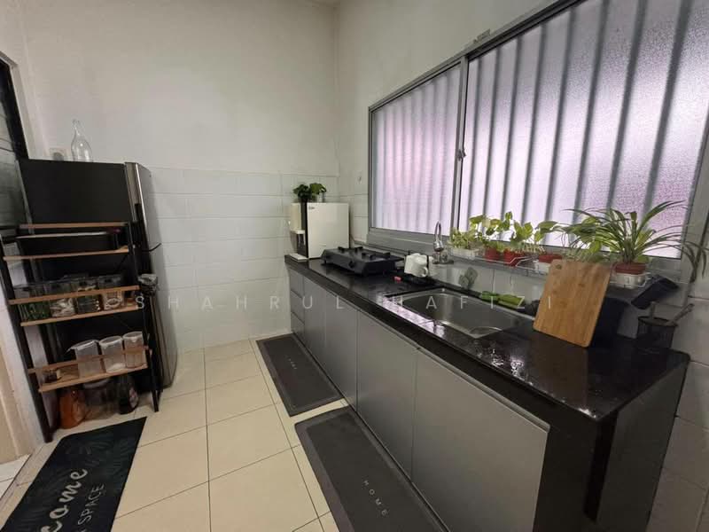 2-storey Terraced House for Sale in Shah Alam (Selangor) - Shahrul Hafizi - Kitchen - PropertyGuru.com.my