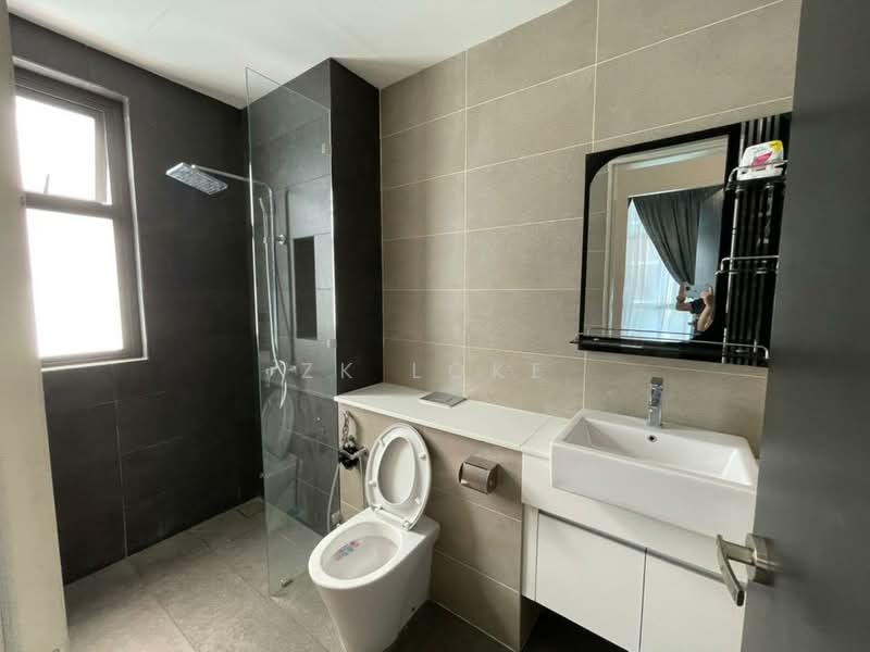 Servis Apartment untuk Dijual di Setia Sky 88 - ZK Loke - Bathroom - PropertyGuru.com.my