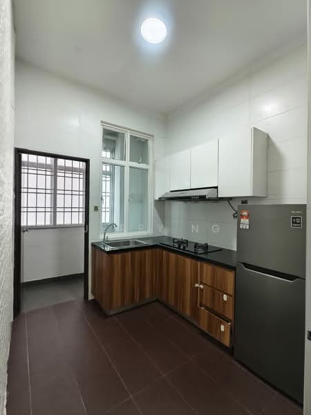 Kondominium untuk Dijual di M Condominium @ Larkin - Jerry Ng - Kitchen - PropertyGuru.com.my