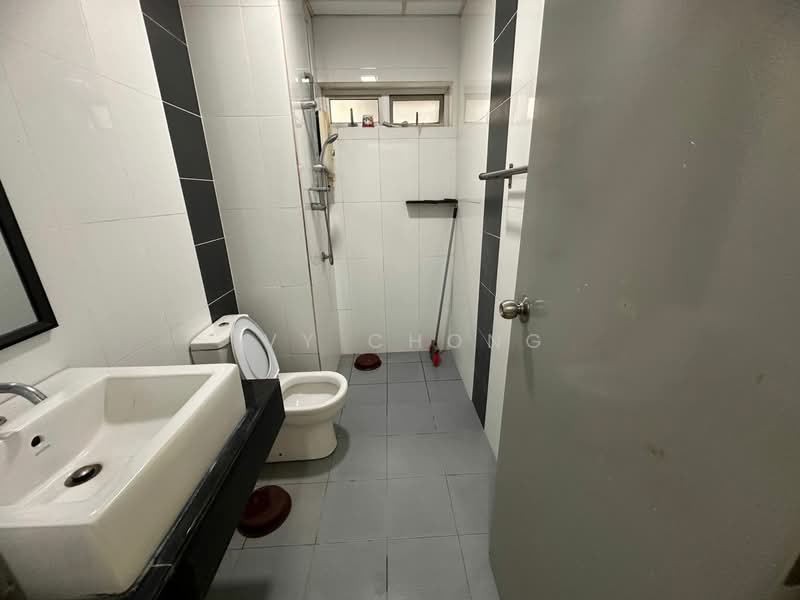 Kondominium untuk Disewa di The Wharf Residence - Ivy Chong - Bathroom - PropertyGuru.com.my