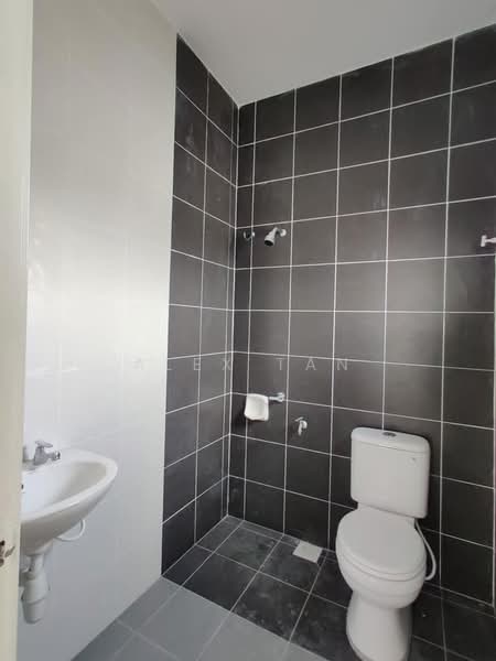 Rumah Teres 2 Tingkat untuk Dijual di Seremban 2 (Negeri Sembilan) - Alex Tan - Bathroom - PropertyGuru.com.my