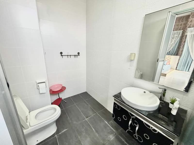 Cluster House for Sale in Setia Tropika (Johor Bahru) - Kok Hui - Bathroom - PropertyGuru.com.my