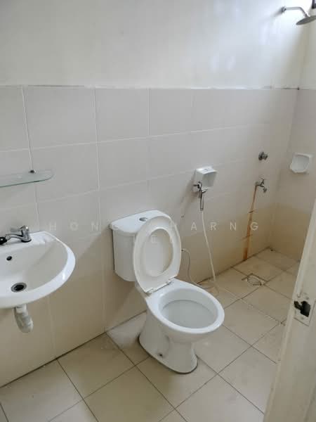 Office for Rent in Johor Bahru (Johor) - Hong Charng Lee - Bathroom - PropertyGuru.com.my