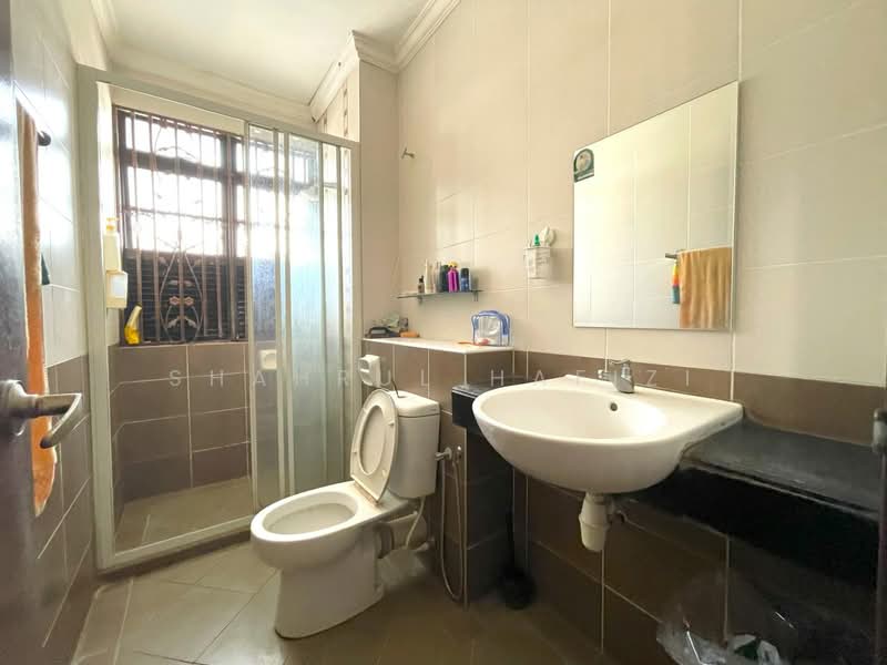 Terraced House for Sale in Bandar Kinrara Seksyen 5 (Bandar Kinrara) - Shahrul Hafizi - Bathroom - PropertyGuru.com.my