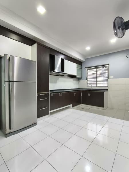 2-storey Terraced House for Rent in Taman Setia Indah (Tebrau) - Alan Tia - Kitchen - PropertyGuru.com.my