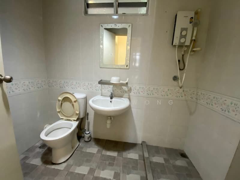 Kondominium untuk Disewa di Putra Place Condominium - Hailey Wong - Bathroom - PropertyGuru.com.my