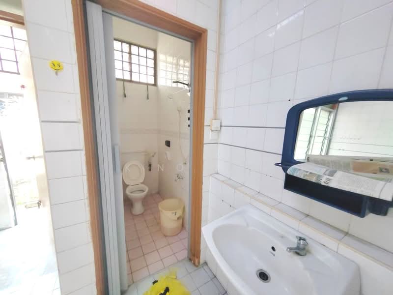 Rumah Teres 1 Tingkat untuk Dijual di Taman Molek (Johor Bahru) - Kino Jaw - Bathroom - PropertyGuru.com.my