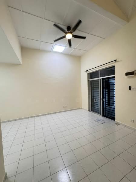 Rumah Teres 1.5 Tingkat untuk Disewa di Tebrau (Johor) - Merry Chua - Living Room - PropertyGuru.com.my
