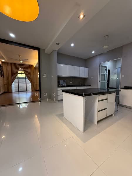 Semi-Detached House for Sale in Bukit Jelutong (Shah Alam) - Norazila Binti Abdul Rahim - Kitchen - PropertyGuru.com.my