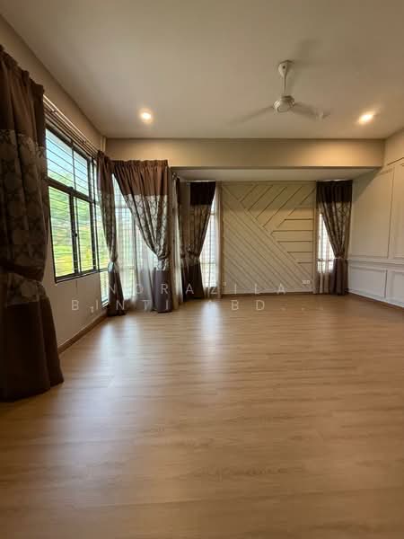 Semi-Detached House for Sale in Bukit Jelutong (Shah Alam) - Norazila Binti Abdul Rahim - Living Room - PropertyGuru.com.my