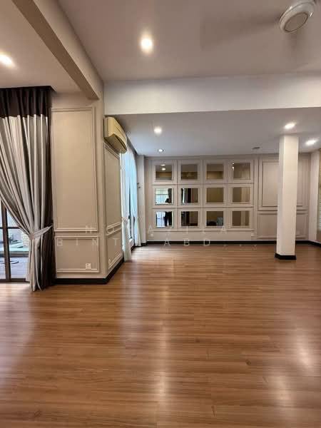 Semi-Detached House for Sale in Bukit Jelutong (Shah Alam) - Norazila Binti Abdul Rahim - Living Room - PropertyGuru.com.my