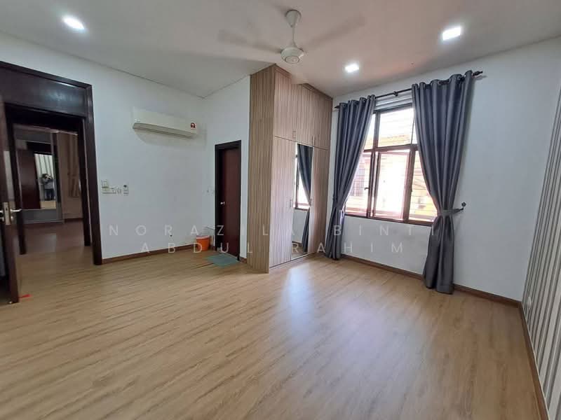 Semi-Detached House for Sale in Bukit Jelutong (Shah Alam) - Norazila Binti Abdul Rahim - Bedroom - PropertyGuru.com.my
