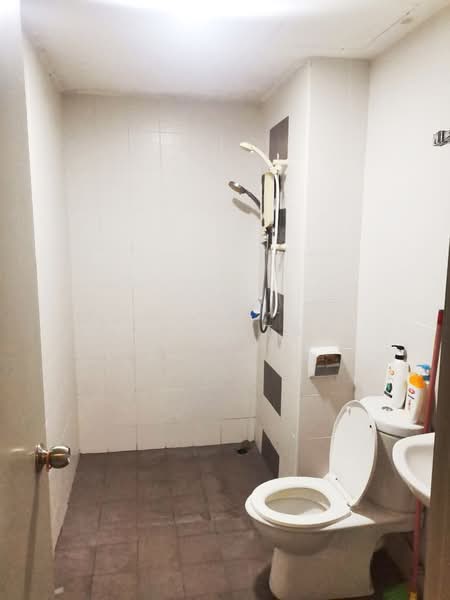 Kondominium untuk Disewa di The Golden Triangle Condominium - Jerry Tan - Bathroom - PropertyGuru.com.my