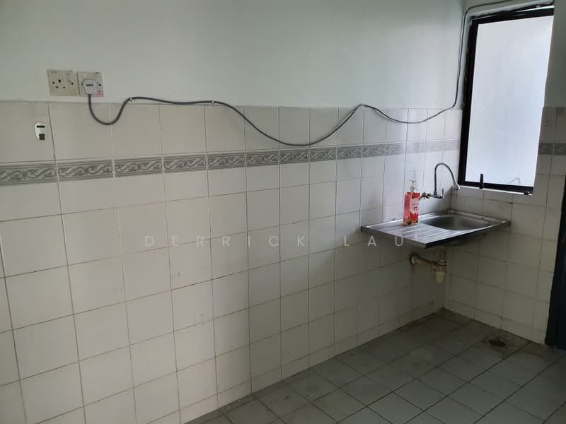 Apartment for Sale at Mutiara Serdang (Turf View) - Derrick Lau - Kitchen - PropertyGuru.com.my