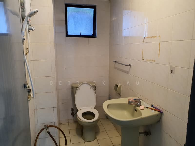 Apartment for Sale at Mutiara Serdang (Turf View) - Derrick Lau - Bathroom - PropertyGuru.com.my