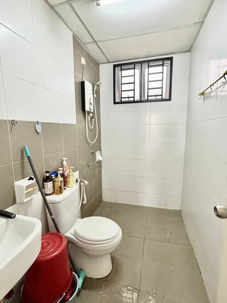 Apartment for Sale at D' Larkin Residence - Mandy Goh Siew Li - Bathroom - PropertyGuru.com.my